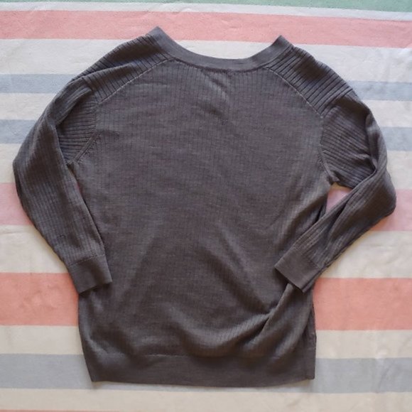 Uniqlo Merino Blend Ribbed V-Neck Sweater Gray - Picture 10 of 11